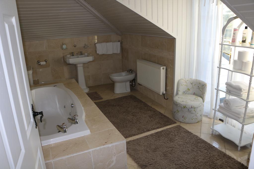Rockfield House 2*