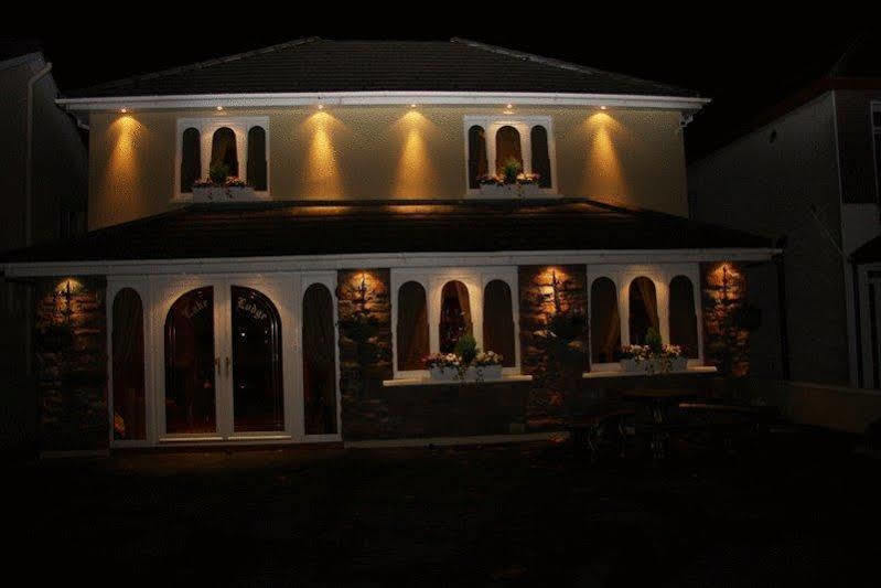 Lake Lodge Guesthouse 4*