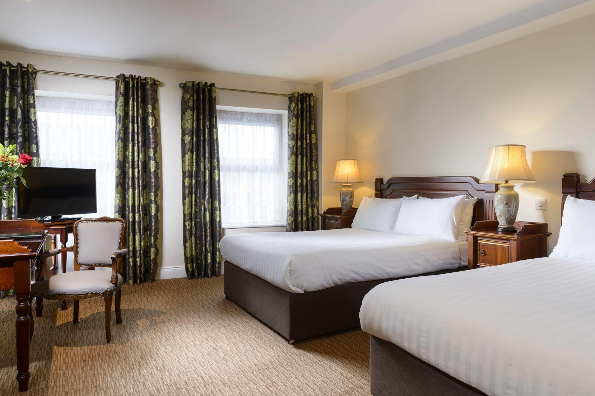 Mcsweeney Arms Hotel 3*