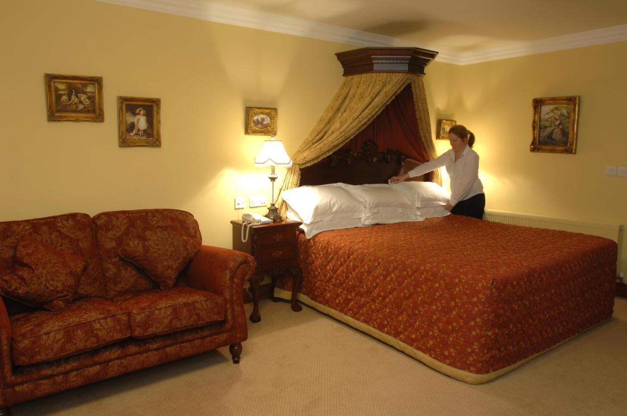 Earls Court House 4*
