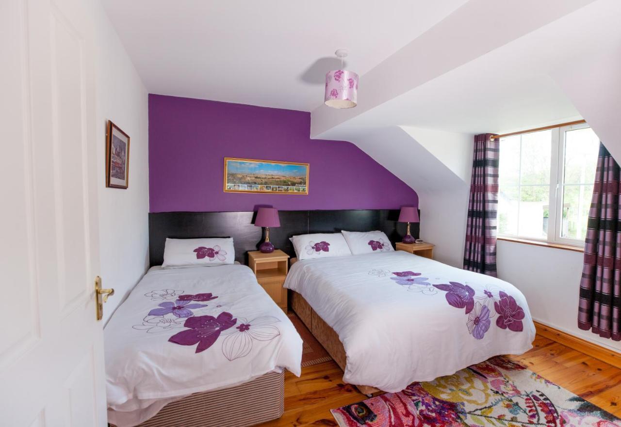 25 Holiday Village