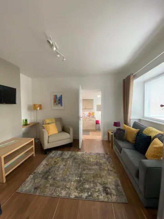 Location, Location! Gorgeous 1 Bed Apt- * Killarney